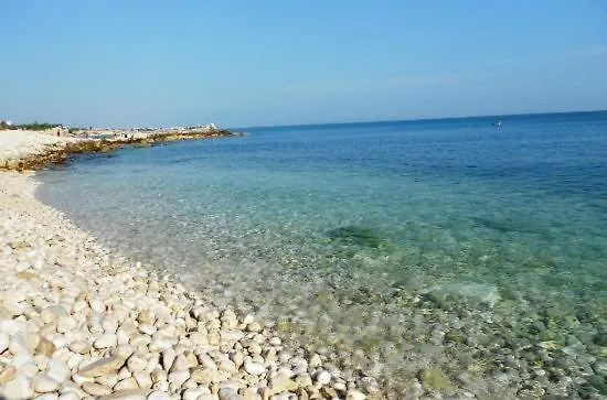 לינה וארוחת בוקר Marnudd