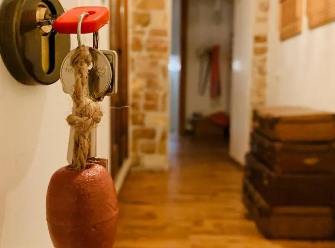 לינה וארוחת בוקר Marnudd 4*